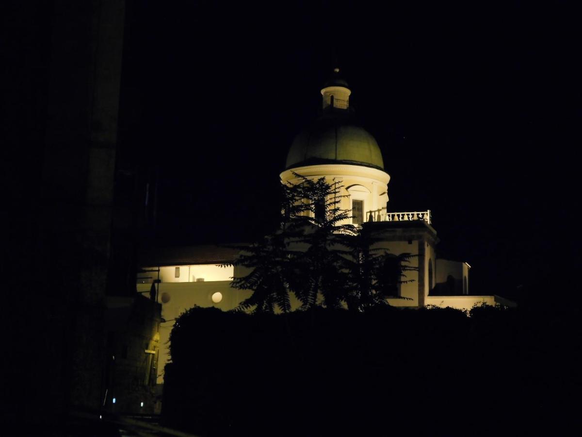 Casa Del Principe Apartment ออตตาวิอาโน ภายนอก รูปภาพ